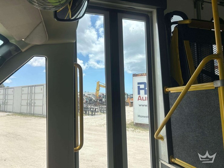 2015-chevrolet-express-4500-image-13