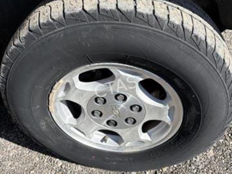 2005-chevrolet-tahoe-image-11