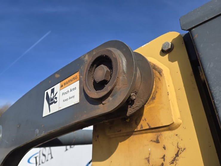 john-deere-329d-image-18