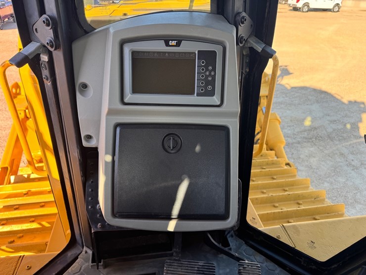 2019-caterpillar-d8t-image-54