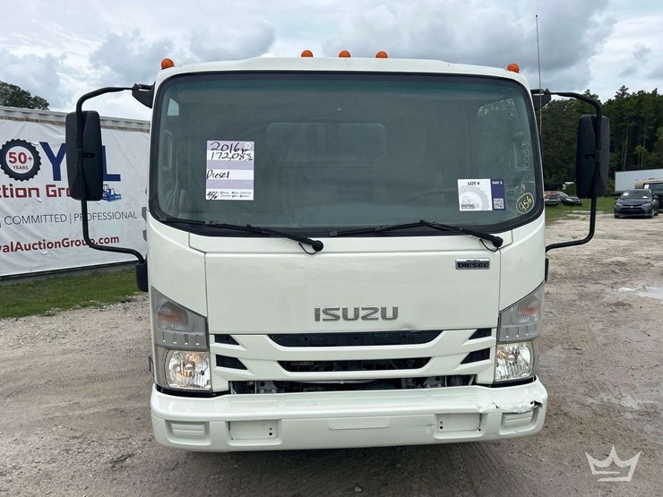 2016-isuzu-npr-image-24