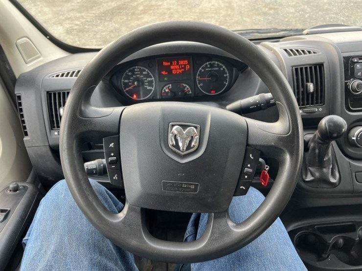 2015-ram-promaster-2500-image-29