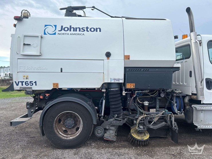 2019-freightliner-m2-106-image-22