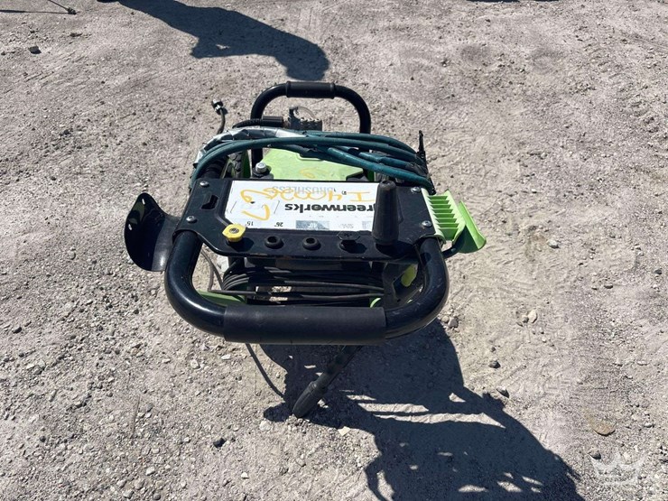 greenworks-2700psi-portable-pressure-washer-image-1