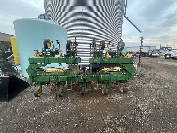 john-deere-85-image-2