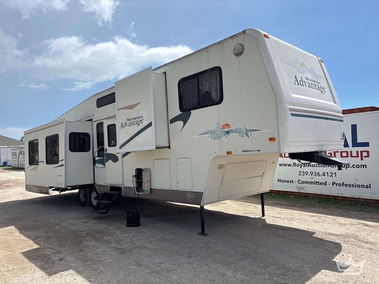 2004-fleetwood-wilderness-advantage-365-bsqs-38ft-t/a-5th-wheel-travel-trailer-image-44