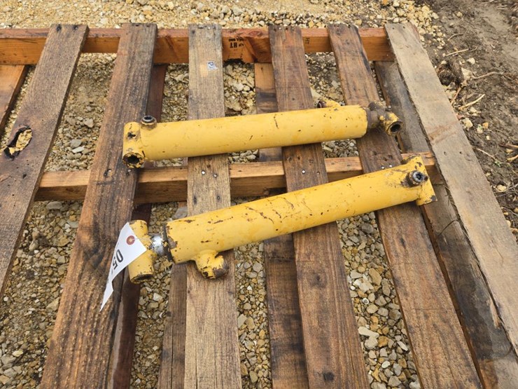 #5935-•-(2)-hydraulic-cylinders-image-2