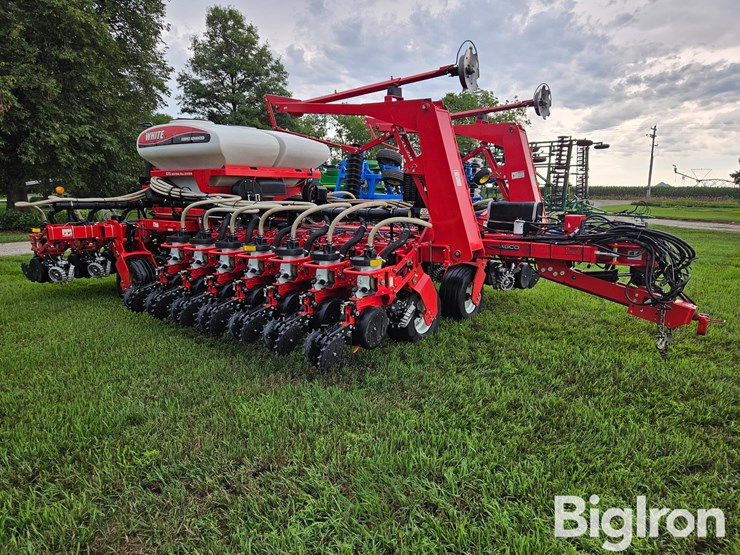 2007-white-8524c-24r20-planter-image-4