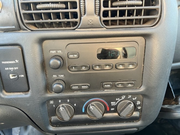 2003-chevrolet-s10-image-27