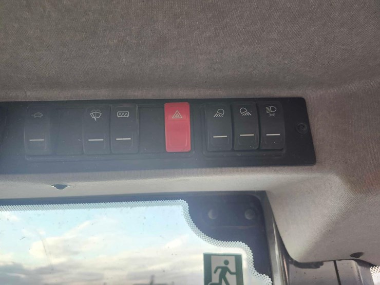 john-deere-324-image-58