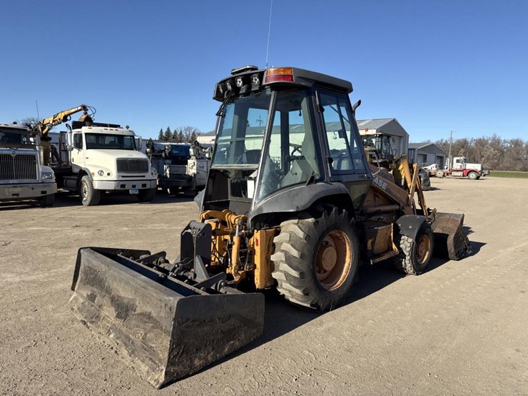 case-570m-xt-image-5