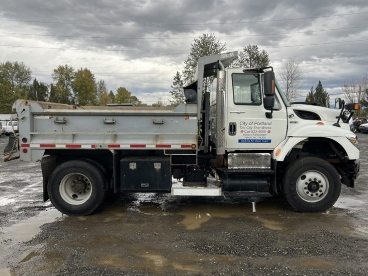 2013-international-7500-s/a-dump-truck-image-3