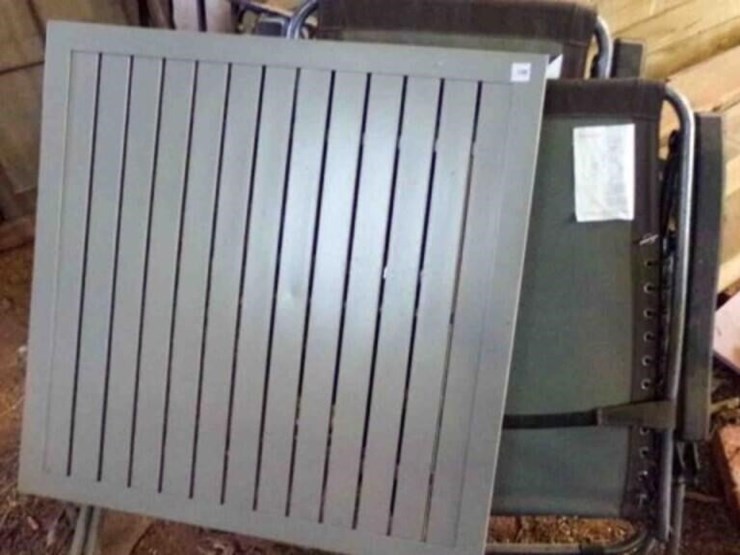 metal-folding-table-+-2-lounge-chairs-image-3