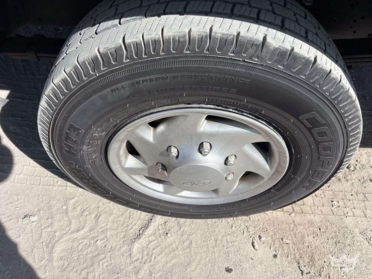 2012-ford-cargo-image-9