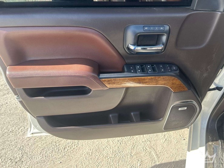 2014-chevrolet-silverado-1500-high-country-image-11