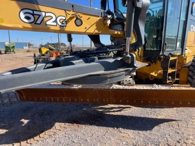 2018-deere-672g-image-10