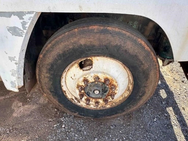 1996-freightliner-bobtail-water-truck-image-9