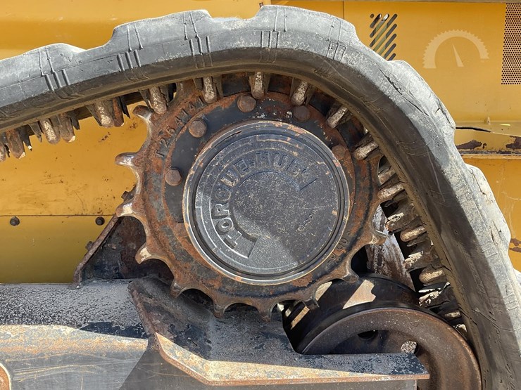 2015-deere-323e-image-13