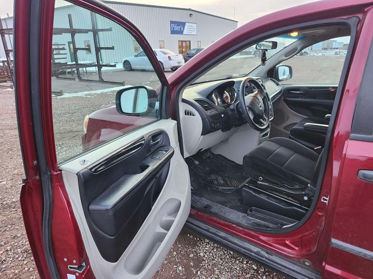 2014-dodge-grand-caravan-se-image-19