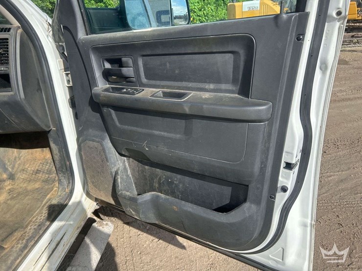 2012-dodge-3500-image-23