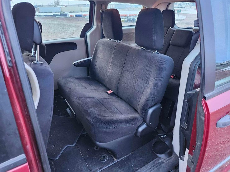 2014-dodge-grand-caravan-se-image-36