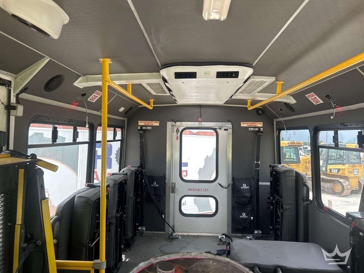 2015-chevrolet-express-4500-image-25