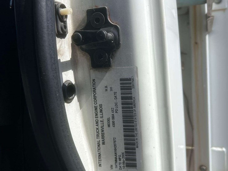 2006-international-durastar-4300-image-9