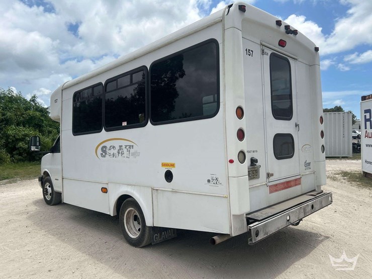 2015-chevrolet-express-4500-image-4