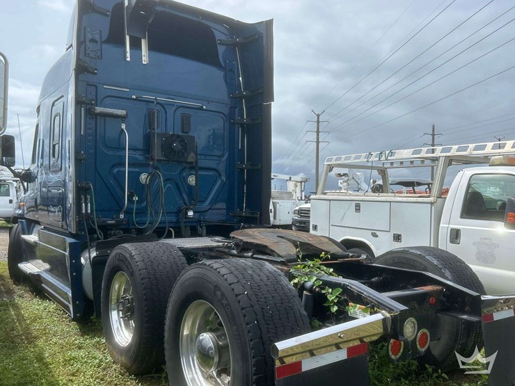 2017-freightliner-cascadia-125-image-45