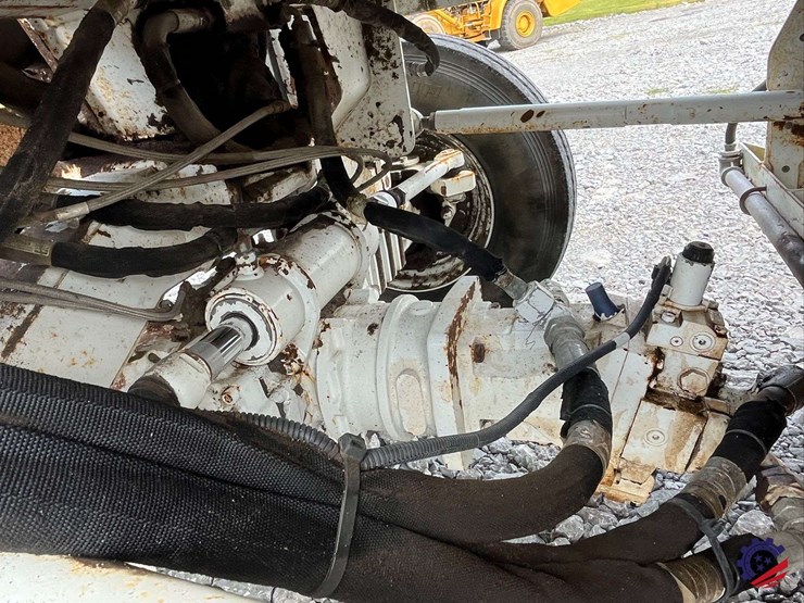 roadtec-cb100-sweeper-conveyor-image-23