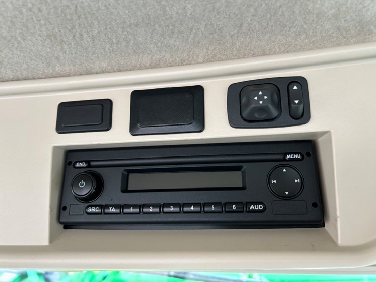 2014-john-deere-8270r-image-41