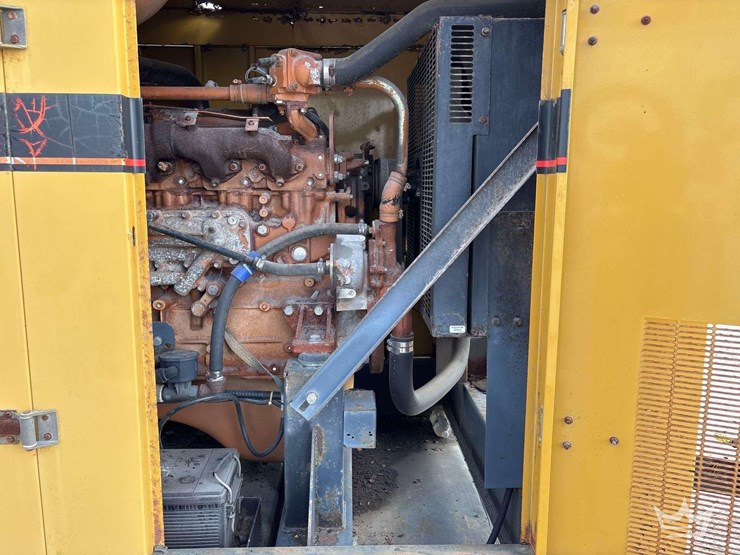 1997-generac-t/a-towable-175kw-diesel-generator-image-11