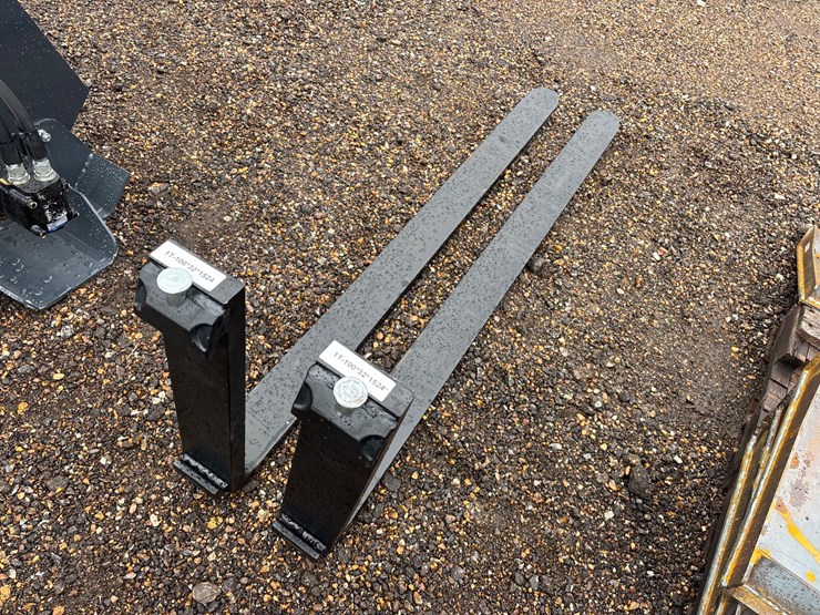 #17-•-60”-pallet-forks-image-3