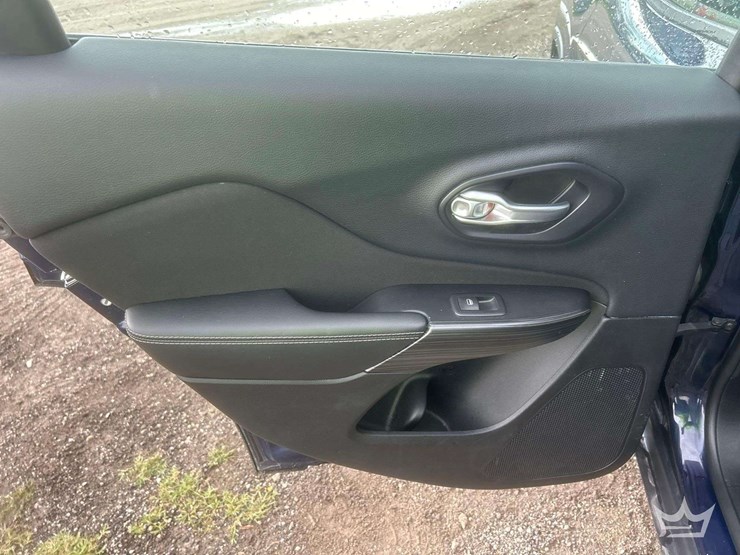 2014-jeep-cherokee-image-21