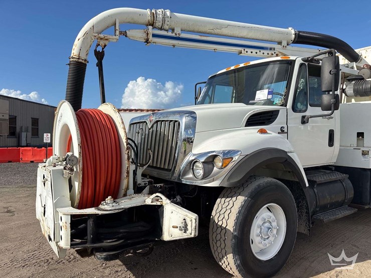 2009-international-7400-image-25