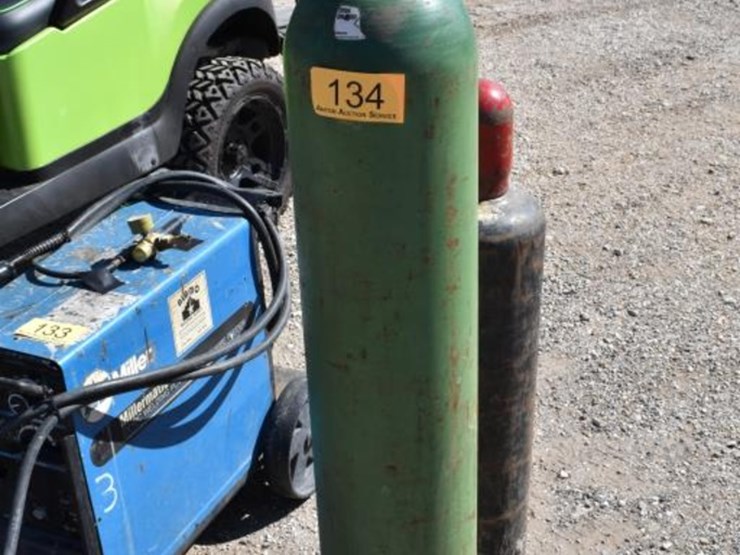 oxygen-and-acetylene-bottles-image-1