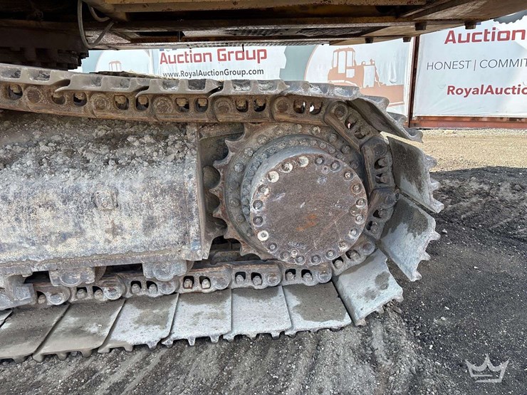 2013-deere-350g-lc-image-12