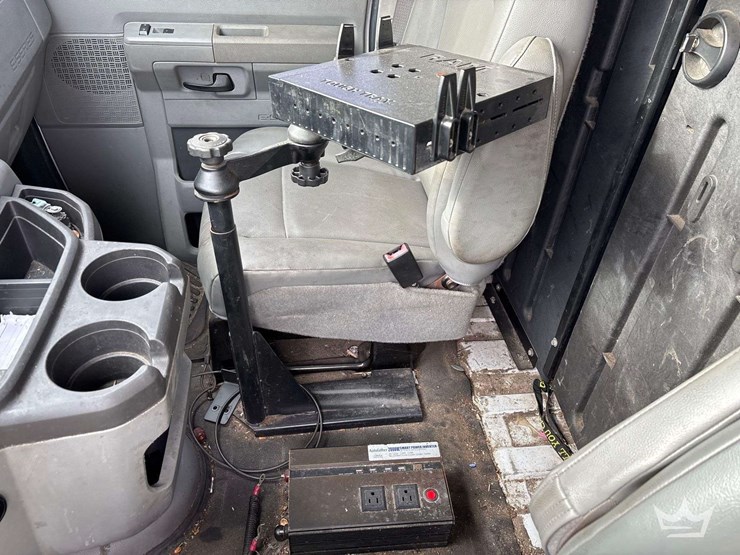 2013-ford-cargo-image-18