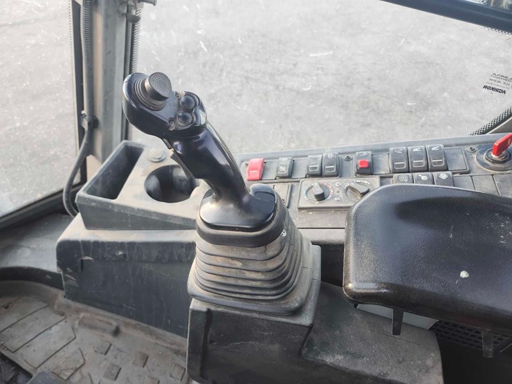 john-deere-324-image-52