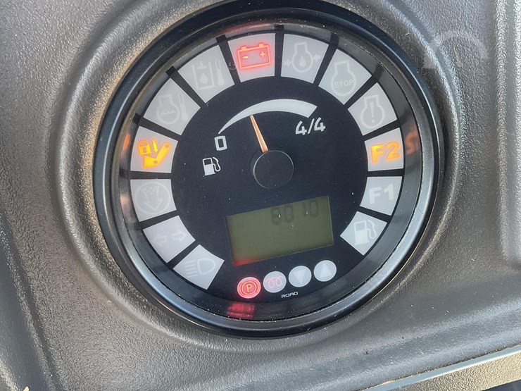 2015-deere-324k-image-37