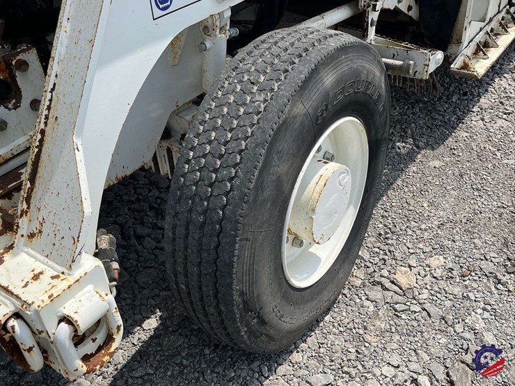 roadtec-cb100-sweeper-conveyor-image-8