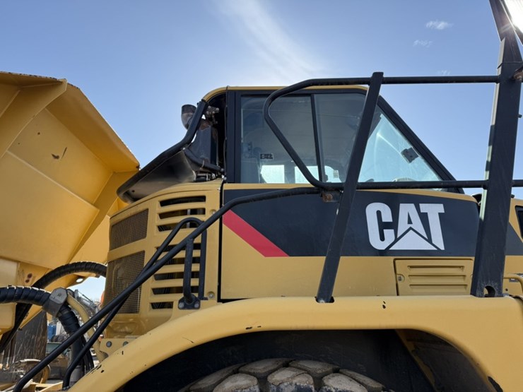 2010-caterpillar-740-image-57