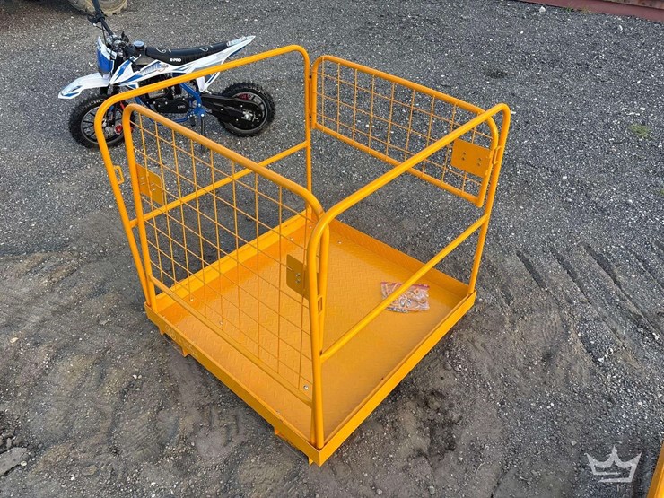 forklift-safety-basket-attachment-image-1