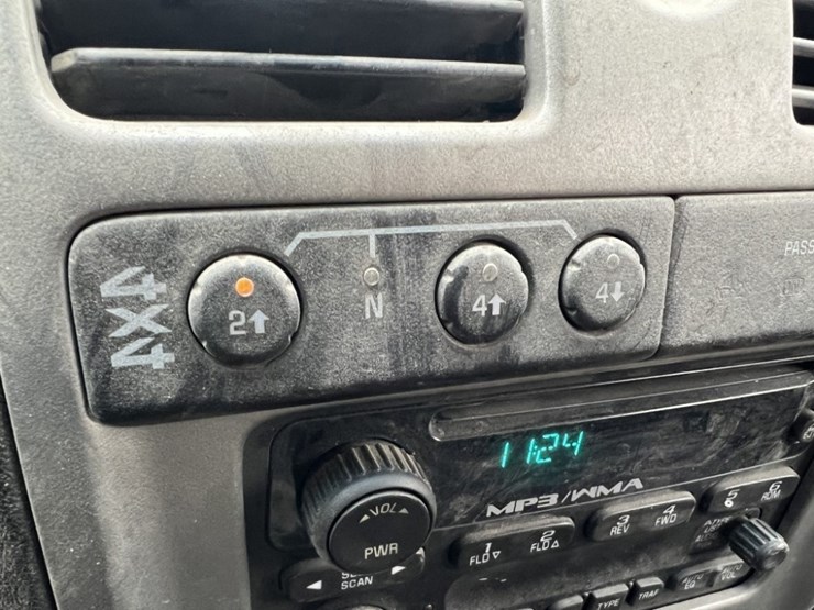 2012-chevrolet-colorado-lt-image-32