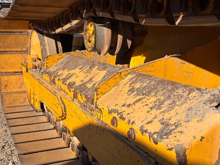 2022-deere-650k-lgp-image-12