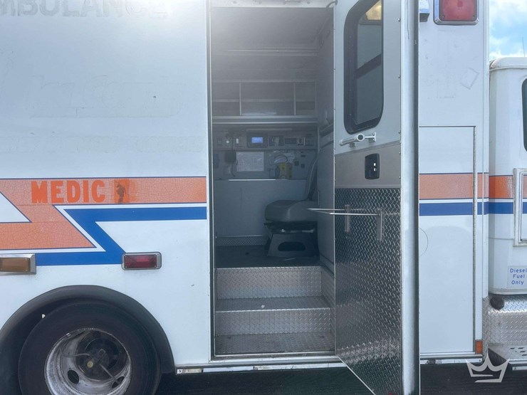 2003-freightliner-fl60-image-53