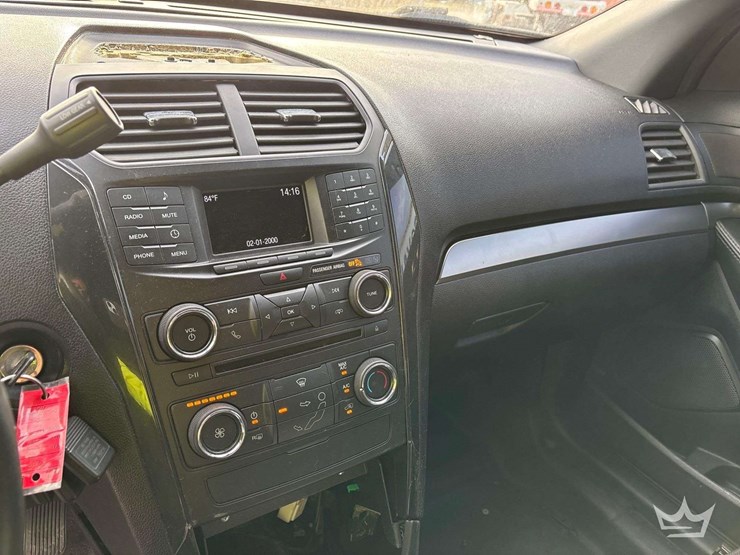 2018-ford-explorer-image-15