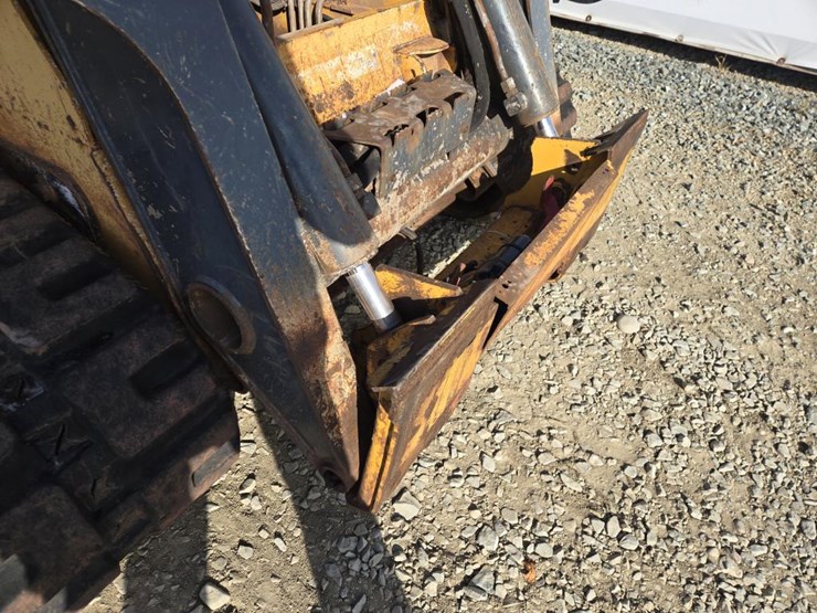 john-deere-329d-image-10