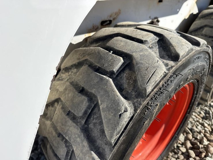 2015-bobcat-s70-image-35