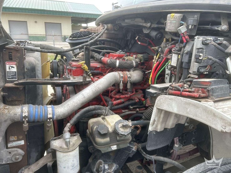 2014-freightliner-m2-106-image-8